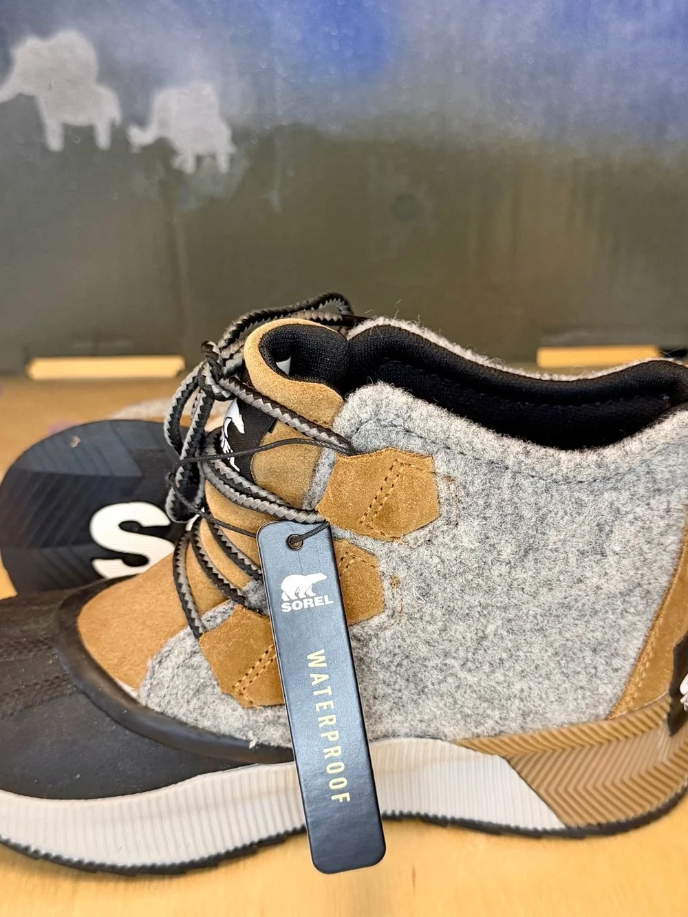 Sorel Women’s Tan and Black Out N About Lace Up Boots with Gray Accents Size 5